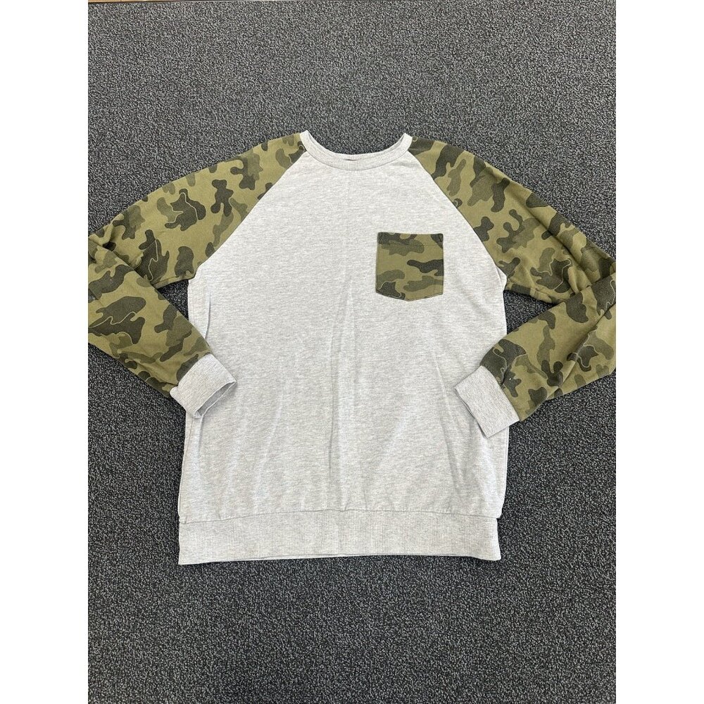 Men’s 21 Men Long Sleeve Gray and Green Camouflage Pullover Sweater Medium